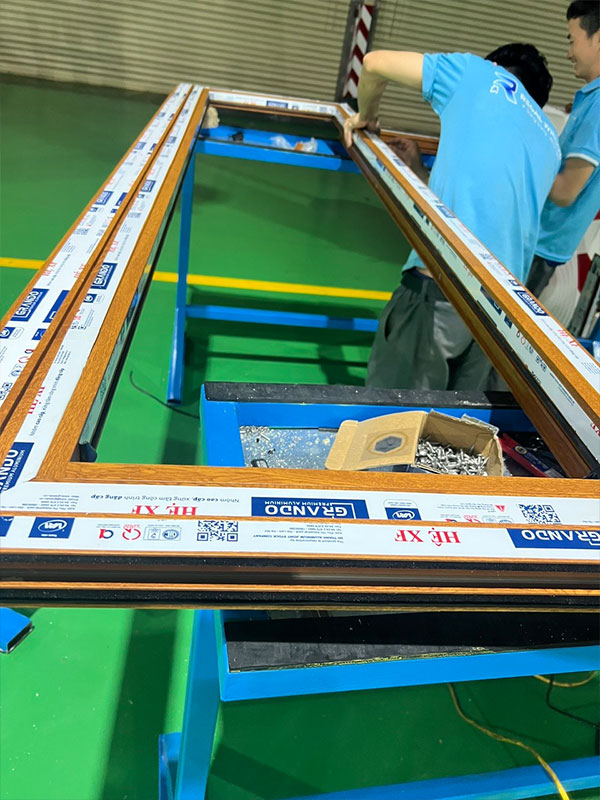 xưởng nhôm regalwindow